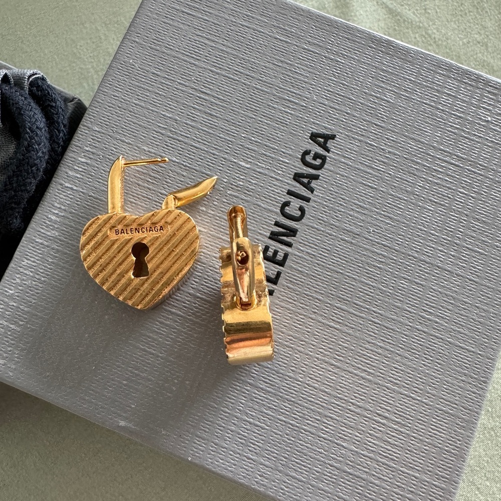 Balenciaga heart lock earring - Picture 3 of 3